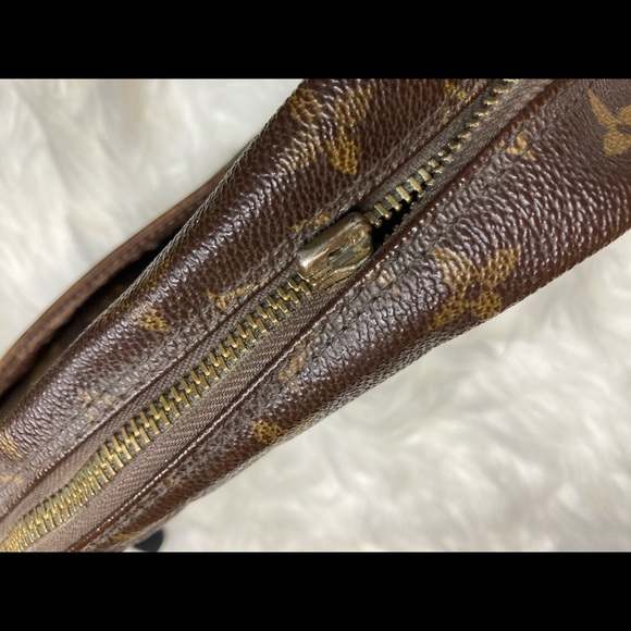 Louis Vuitton - Picture 8 of 8